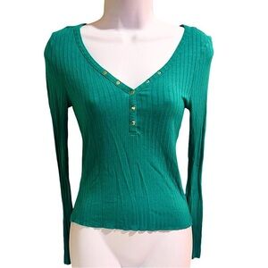 Almost Famous Long Sleeve Green Size Small V Neck Rayon Mix